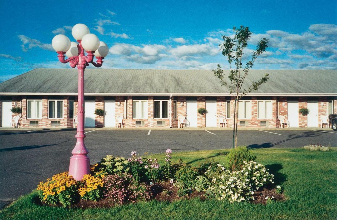 Motel Invitation 3*